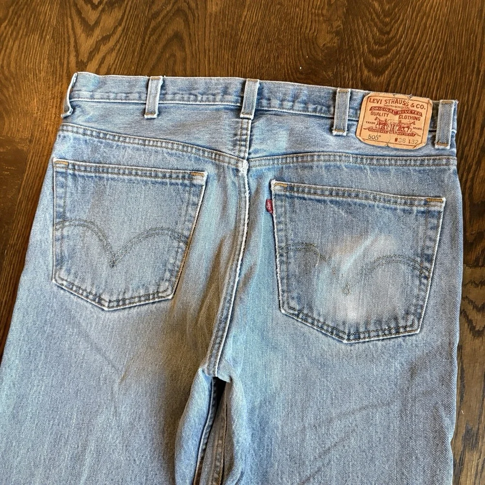 Vintage Levi's 505 Jeans Mens 38x32 Blue Pockets Regular Fit Denim Light Wash